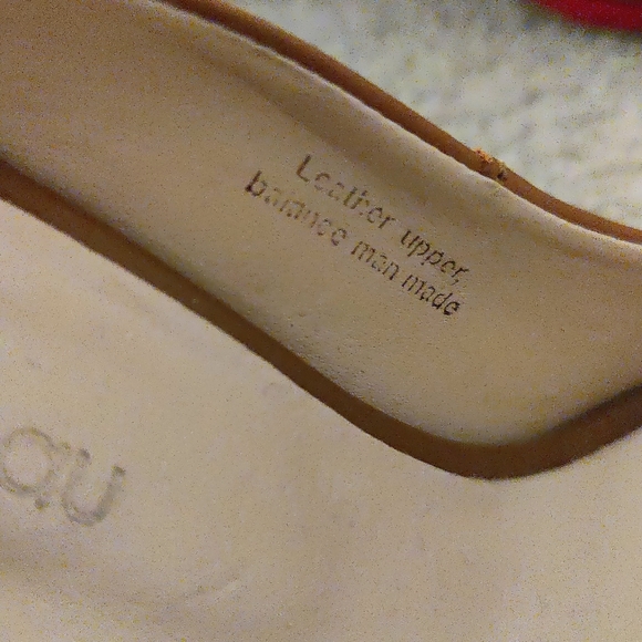 Le Chateau Burnished Leather Tan Peep Toe Pump - Picture 4 of 7